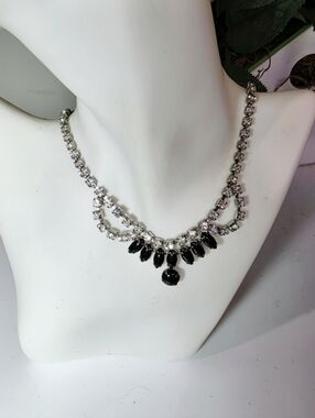 True Vintage Black And White Dressy Necklace Formal Semi Formal